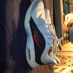 Size 9, Crisp Clean, near worn nikes;)